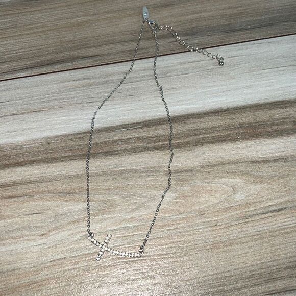 NY Rhinestones Curved Cross On Silver Tone Chain - Picture 2 of 6